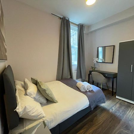 לונדון 43 Kimberly Road Apartment מראה חיצוני תמונה