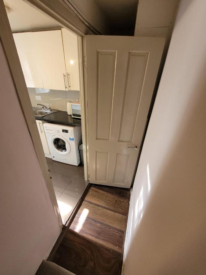 לונדון 43 Kimberly Road Apartment מראה חיצוני תמונה