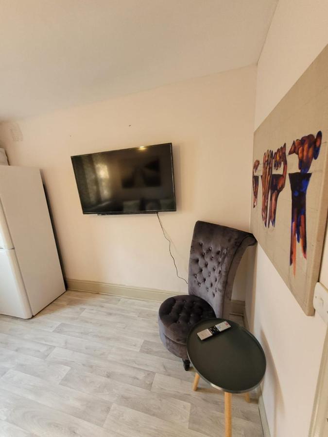 לונדון 43 Kimberly Road Apartment מראה חיצוני תמונה