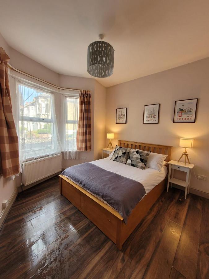 לונדון 43 Kimberly Road Apartment מראה חיצוני תמונה