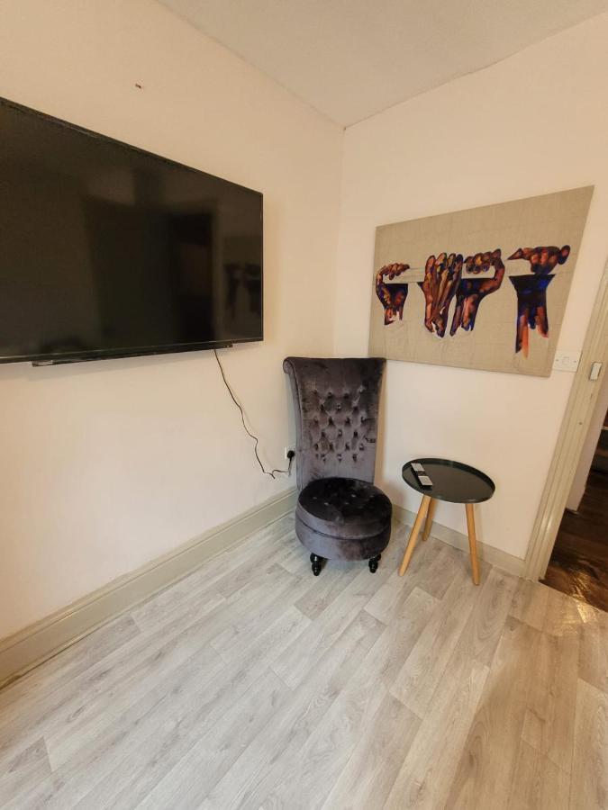 לונדון 43 Kimberly Road Apartment מראה חיצוני תמונה