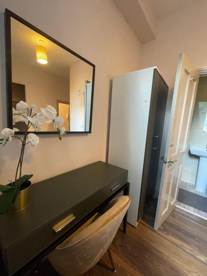 לונדון 43 Kimberly Road Apartment מראה חיצוני תמונה