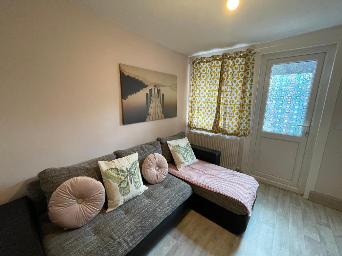 לונדון 43 Kimberly Road Apartment מראה חיצוני תמונה